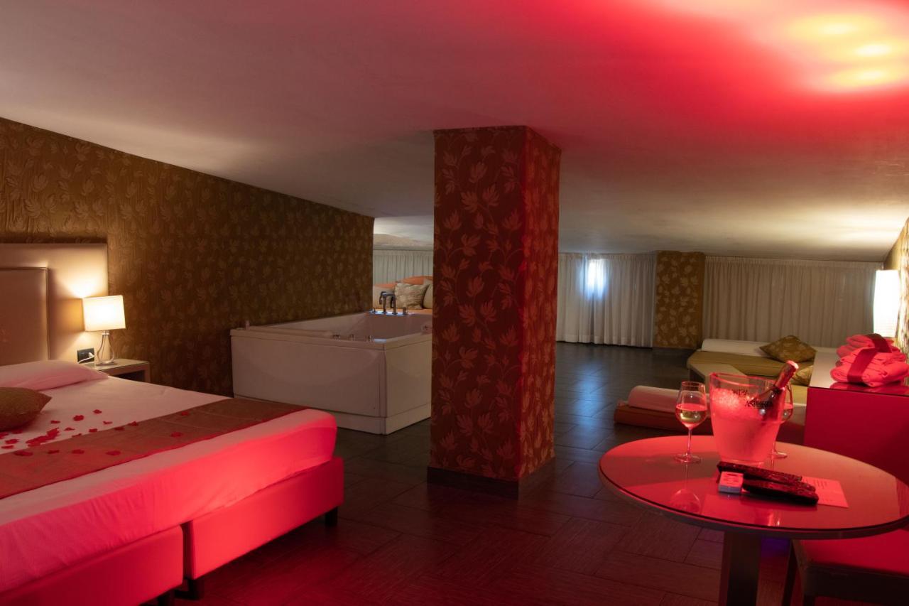 Hotel Masaniello Luxury Casoria Exterior photo